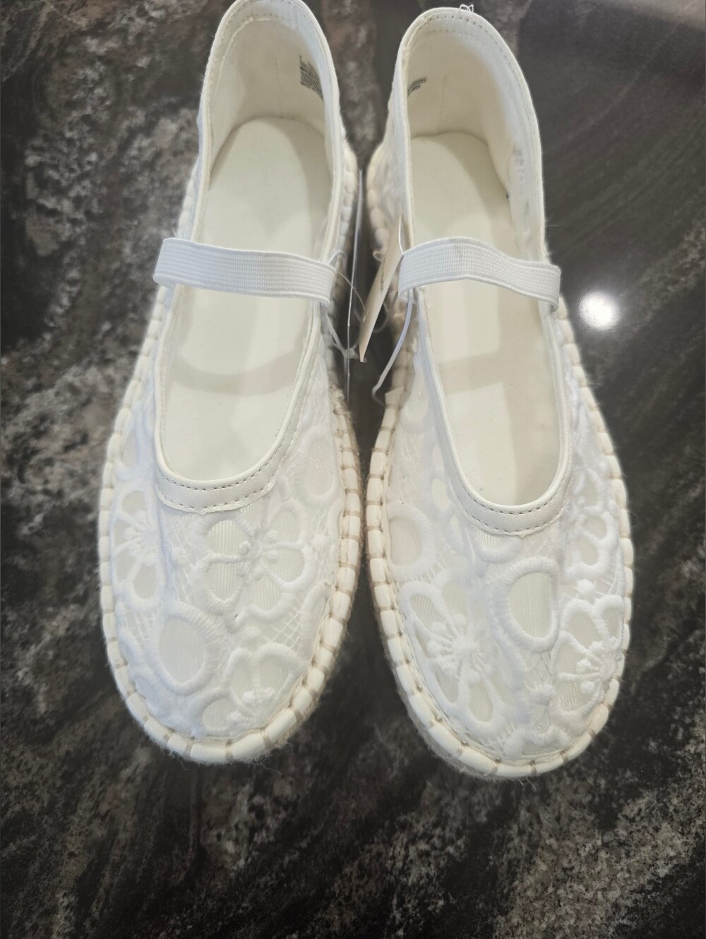 Women’s White Lace Mary Jane Flats. Size 7